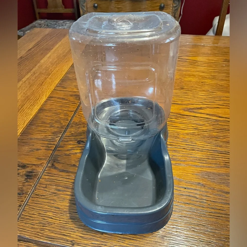 Gray Automatic Pet Water Dispenser - Self-Refilling Dog Bowl